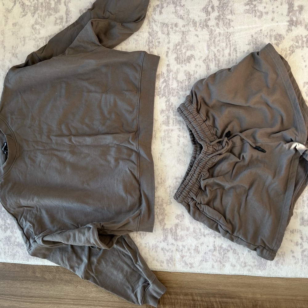 PrettyLittleThing Brown Crew Neck Sweater